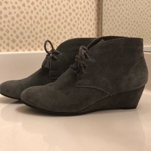 Gray Crown Vintage Wedged Bootie